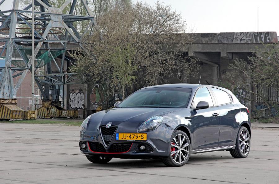  Alfa Romeo Giulietta Veloce Pack 2016 года  (фото 22 из 27)